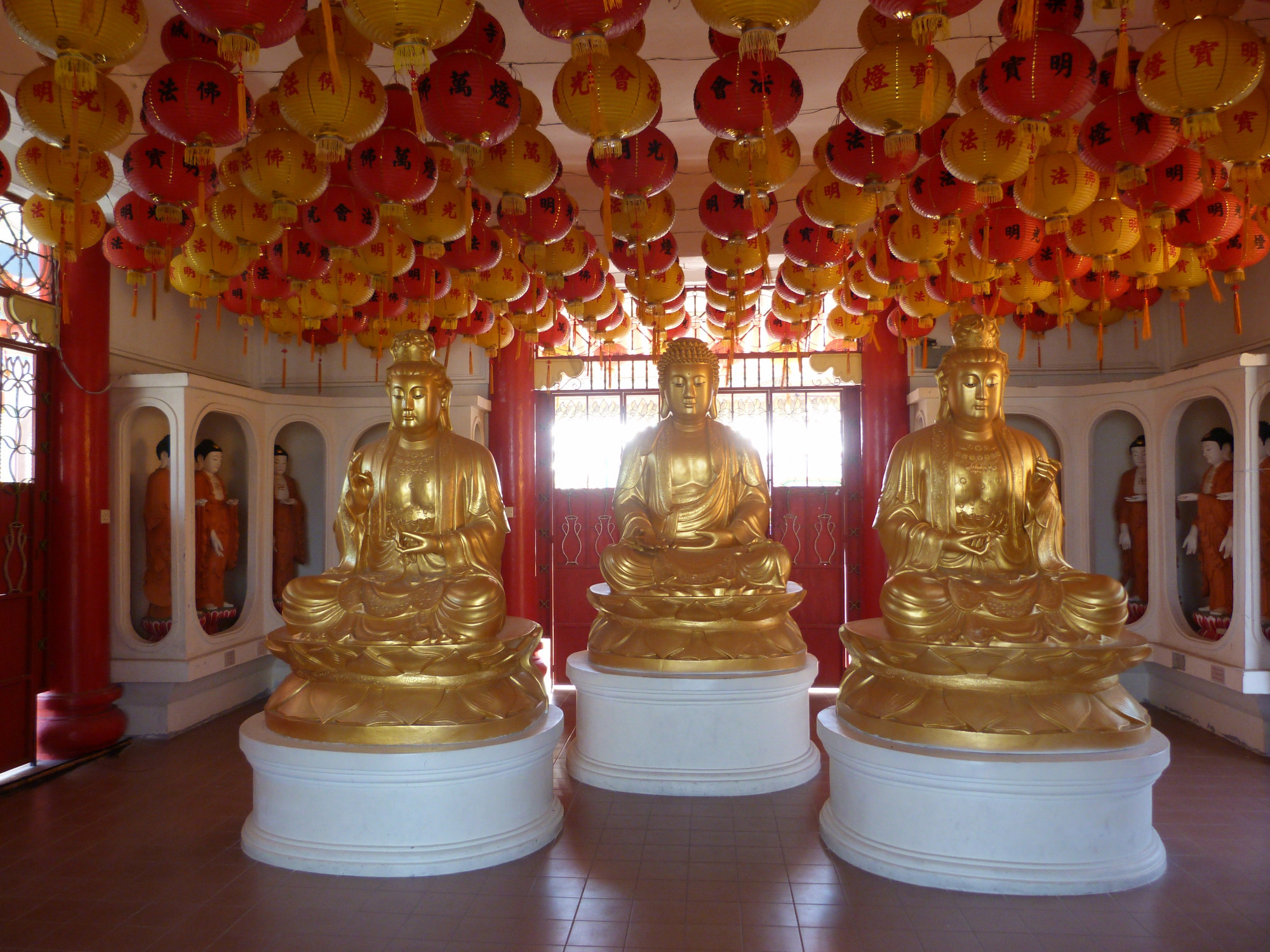 3 seated golden Buddhas