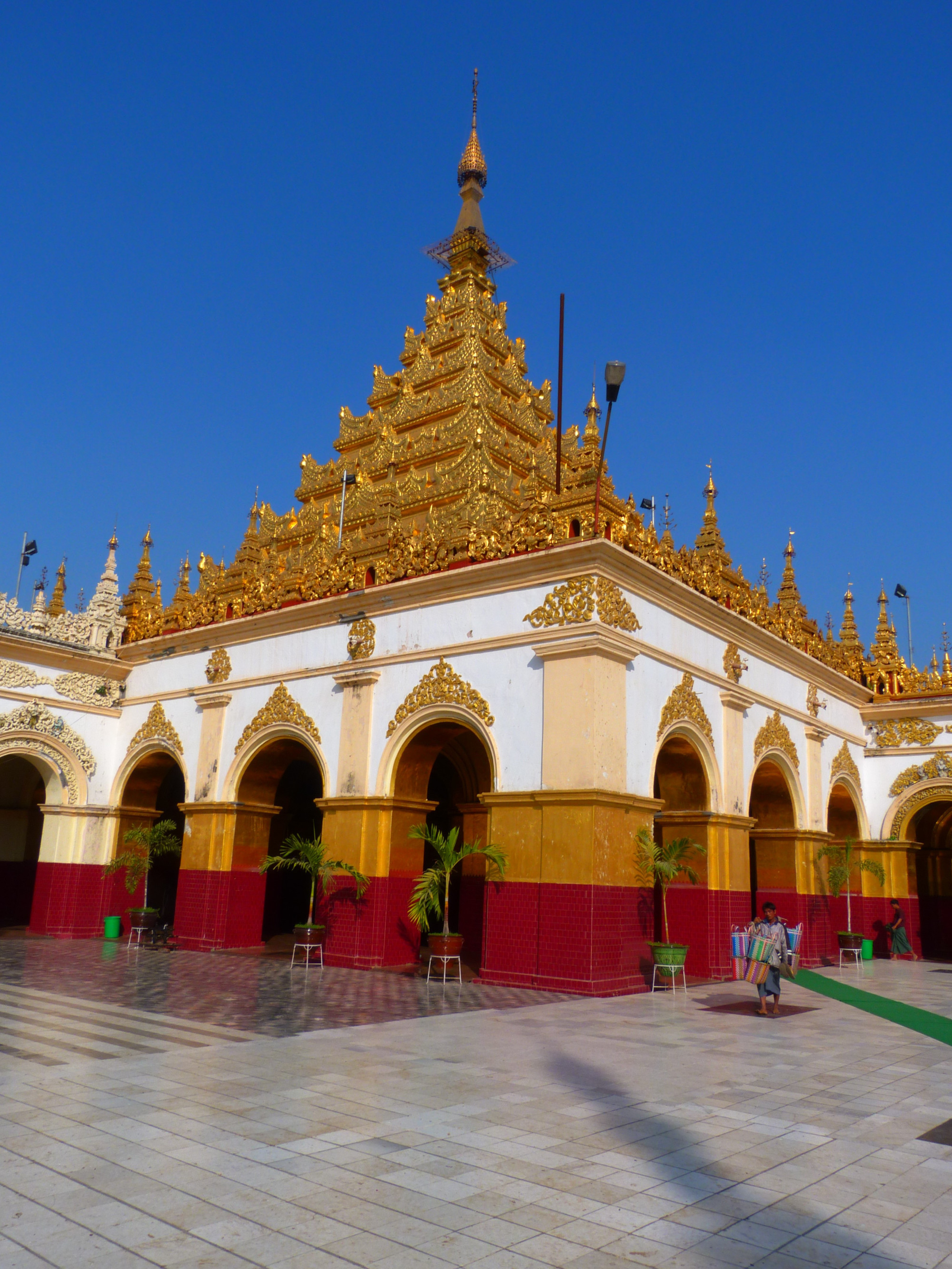 Maha Myat Muni Pagoda- Mahamuni Buddha Temple<br/>
