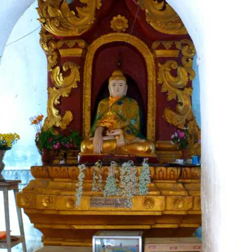 Hsinbyume Pagoda (Myatheindan Pagoda)Buddha