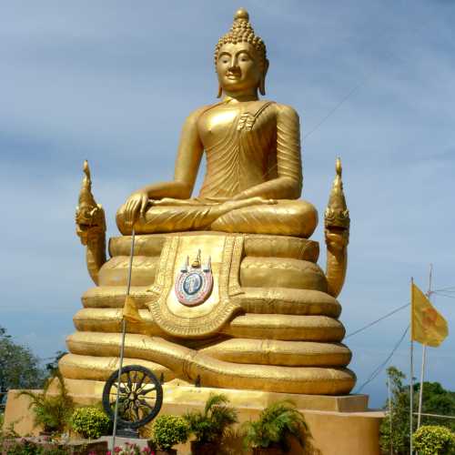 Large seated Golden Buddha