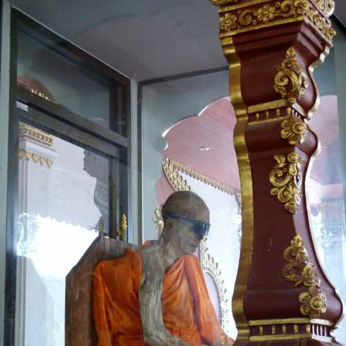 Wat Khunaram, Thailand