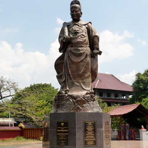 Confucuis Statue