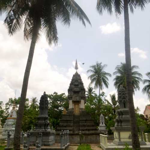 Wat Bay Damram, Камбоджа