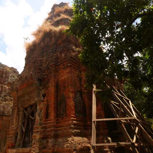 Lo Lei Temple, Cambodia