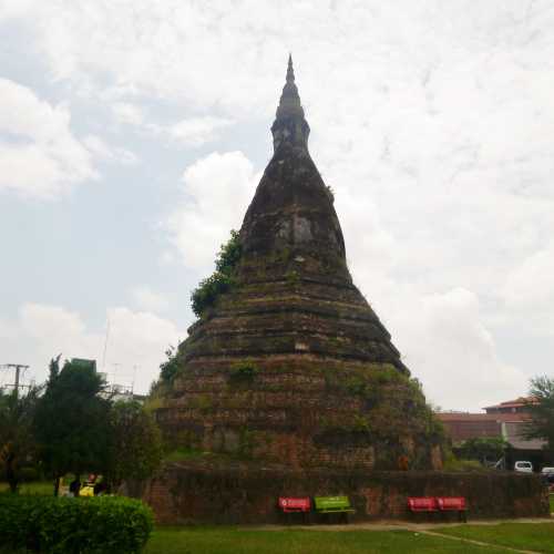 That Dam Stupa