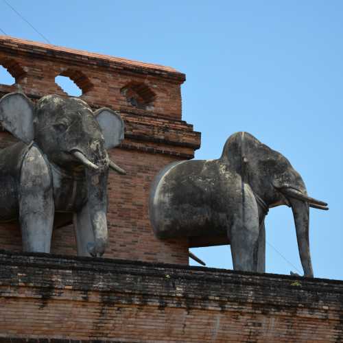 Stupa Elephant Statues
