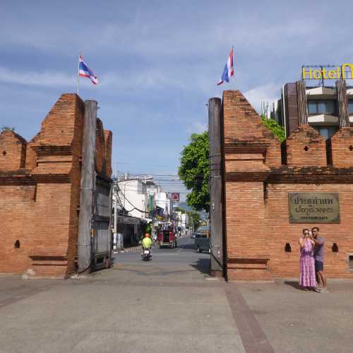 Pratu Tha Phae 'Ancient City Gate'