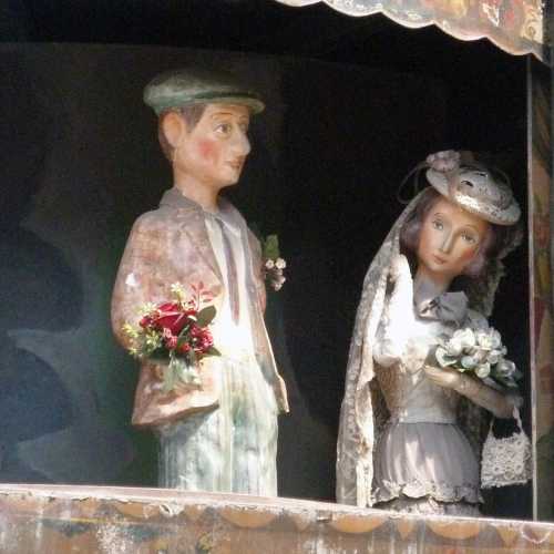Marriage Puppet Clock figures