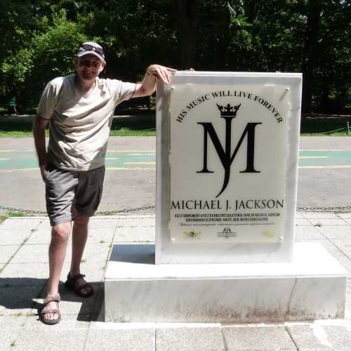 Michael Jackson Monument