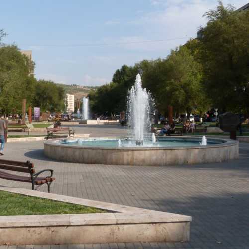 Garegin Nzhdeh Square, Армения