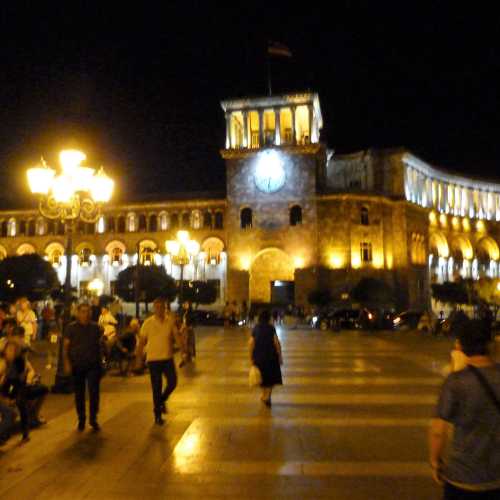 square by night