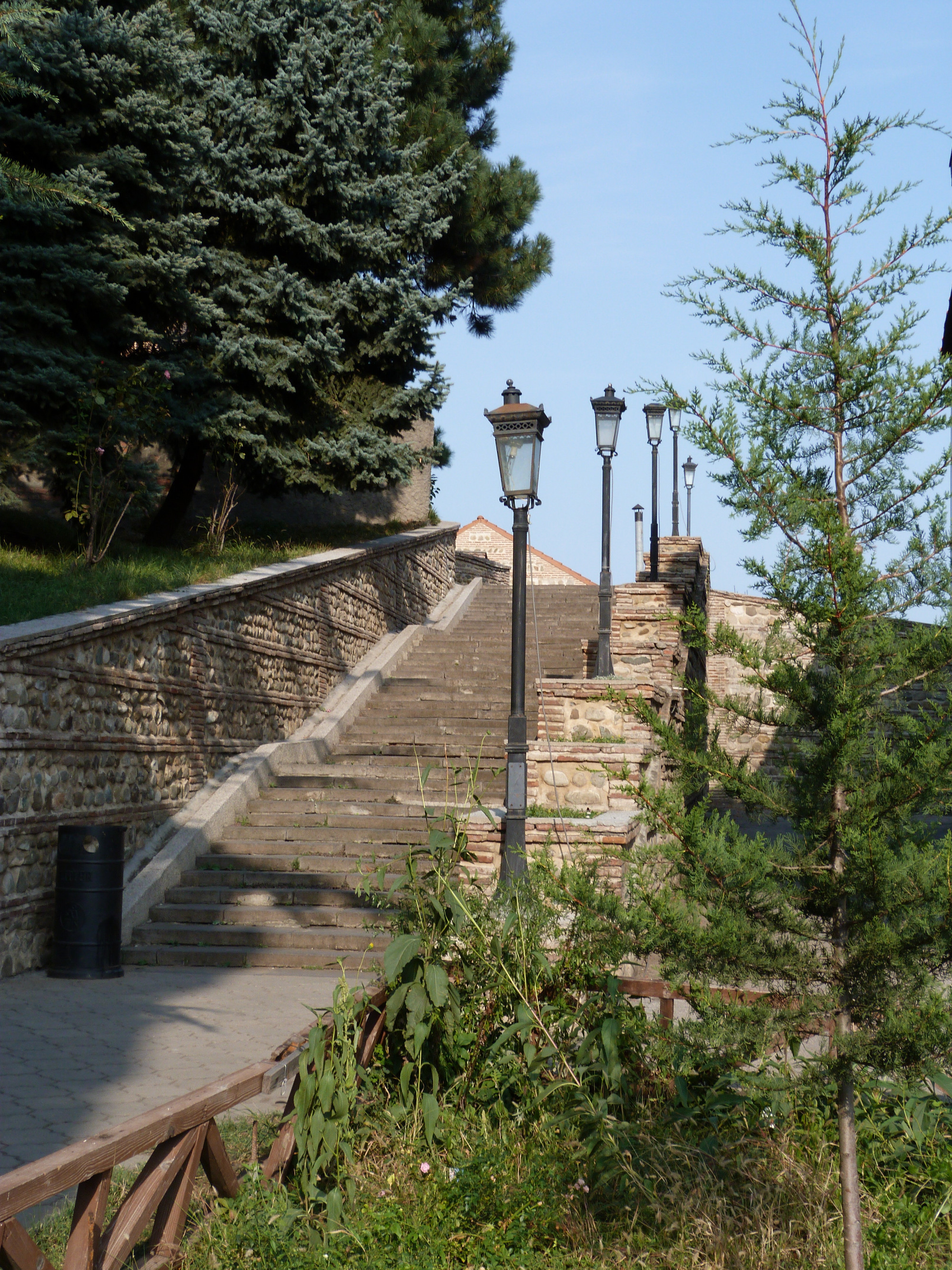 Steps to the city wall