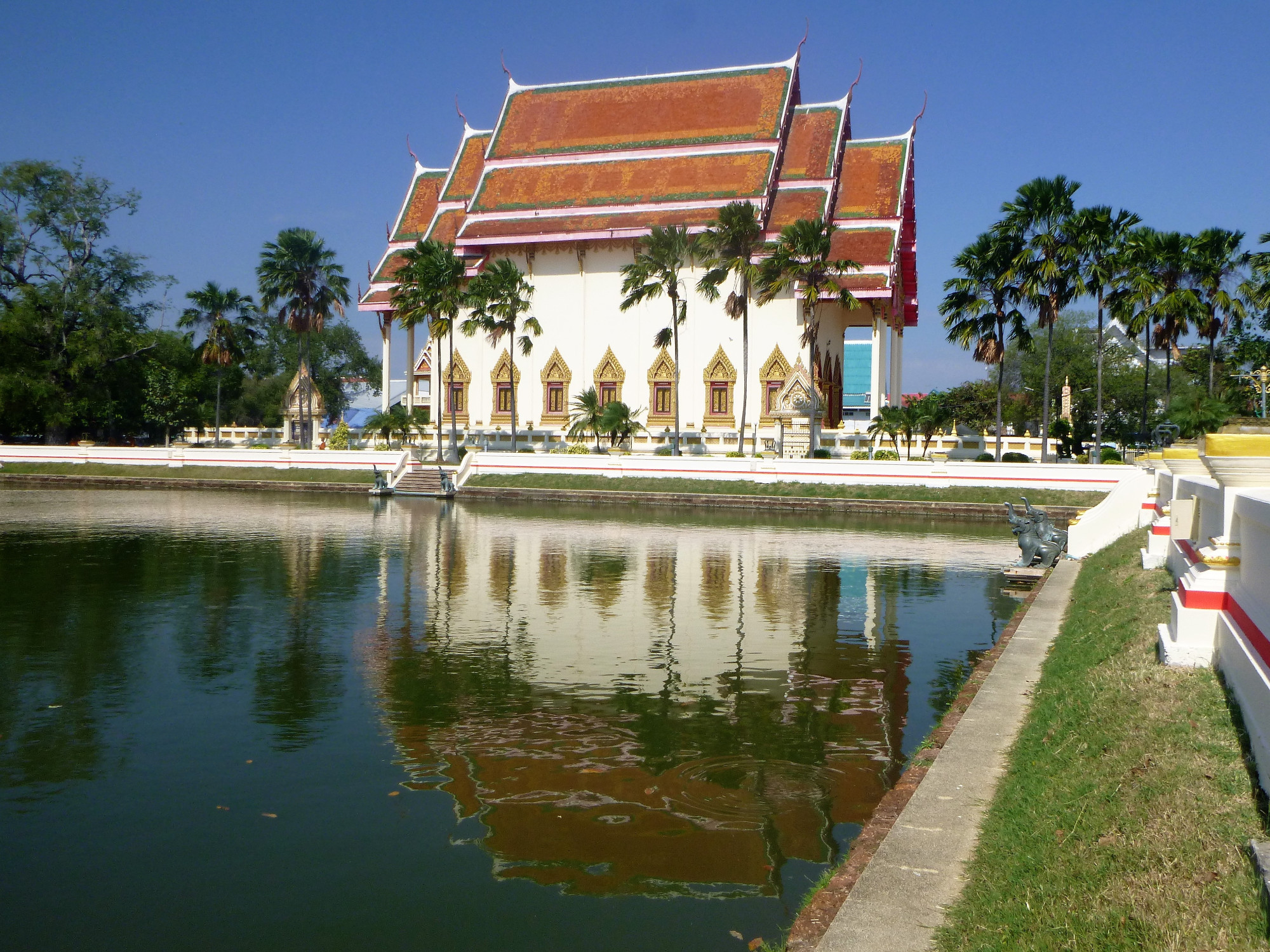 Wat Klang Phra Aram Luang, Thailand