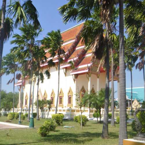 Wat Klang Phra Aram Luang, Thailand
