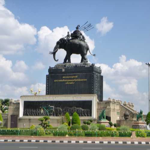 King Rama I Monument side