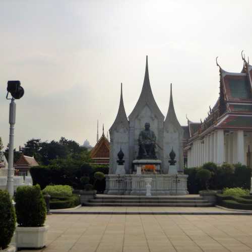 Statue of King Rama III