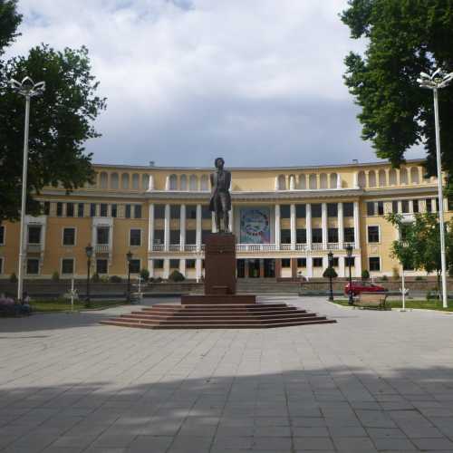 Pamyatnik A.S. Pushkinu Statue