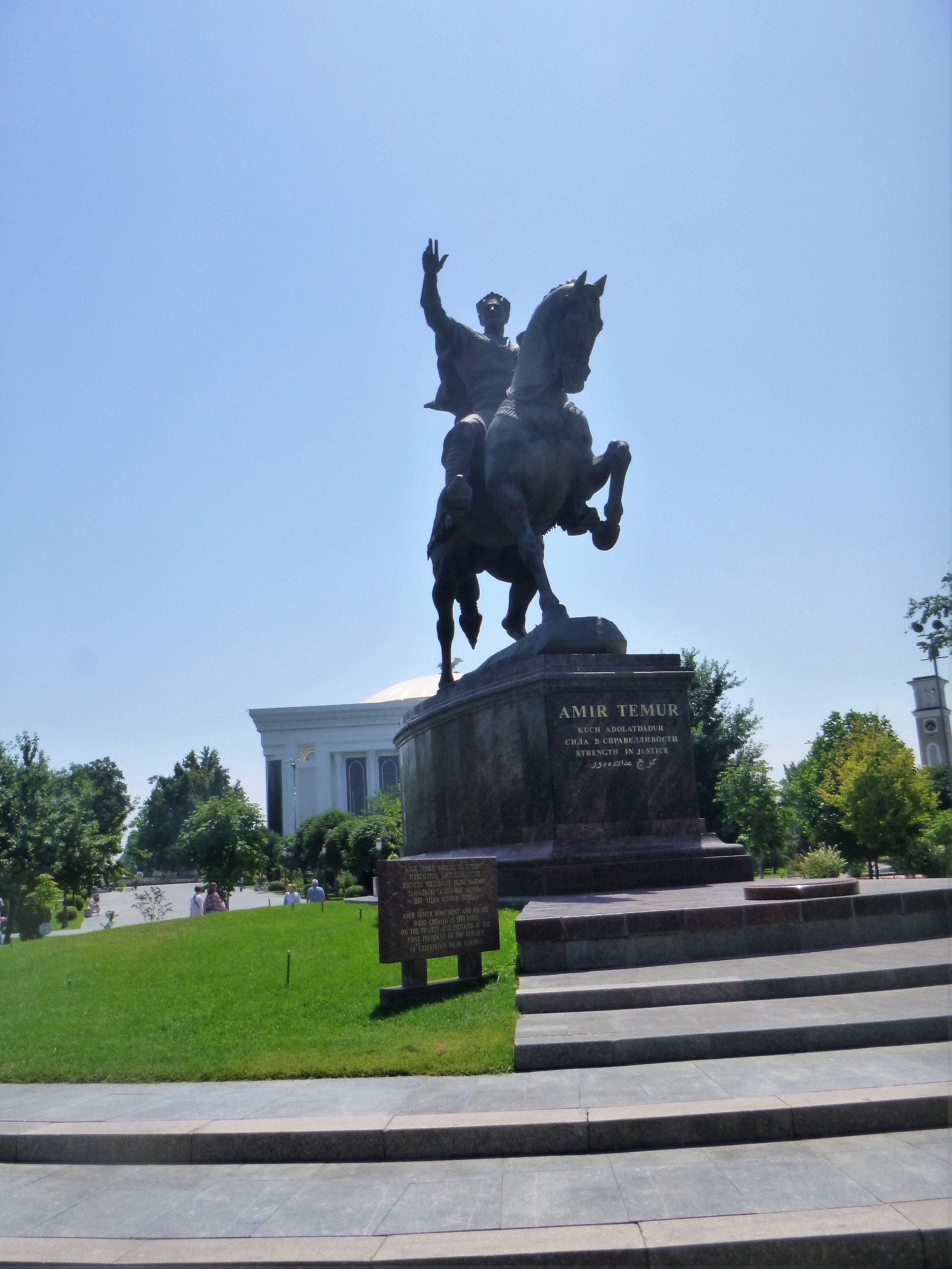 Amir Temur Statue