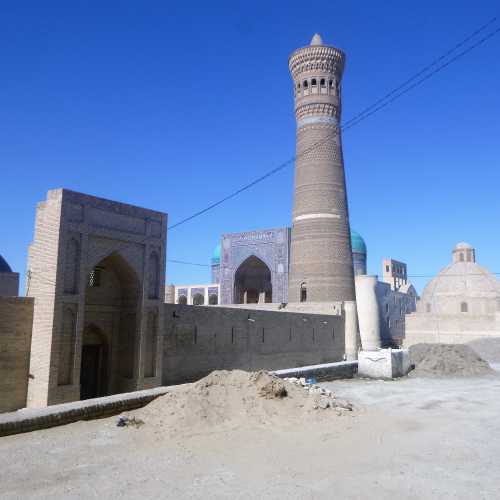 Masjidi Kalon and Minaret
