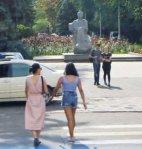 Aaly Tokombaev Statue,