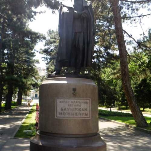 Bauyrzhan Momyshuly monument