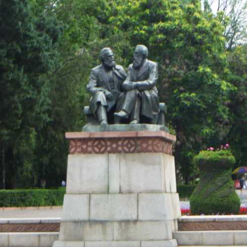 Karl Marx & Friedrich Engles Statue, Kyrgyzstan