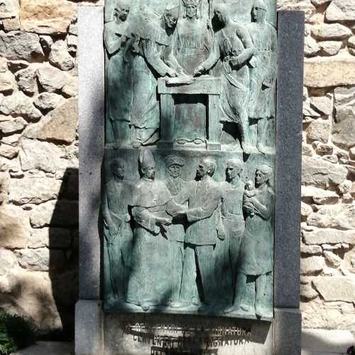 Monument to the 7th centenary of the “Pariatges”
