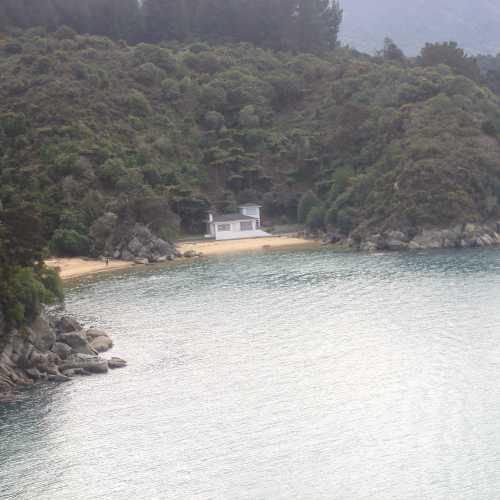 Honeymoon Bay, New Zealand