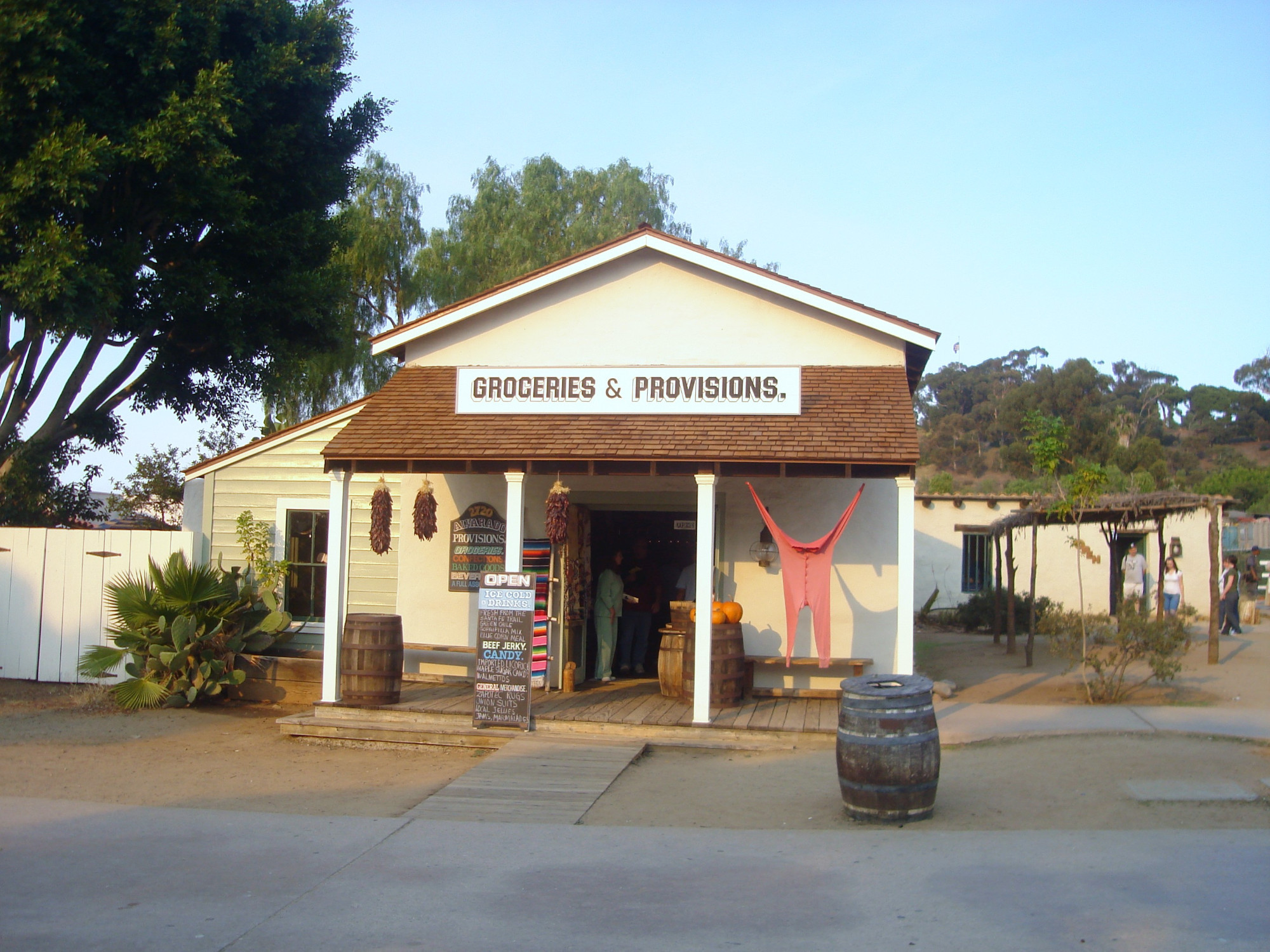 Groceries & Provisions Store