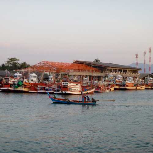 Thap Lamu Pier
