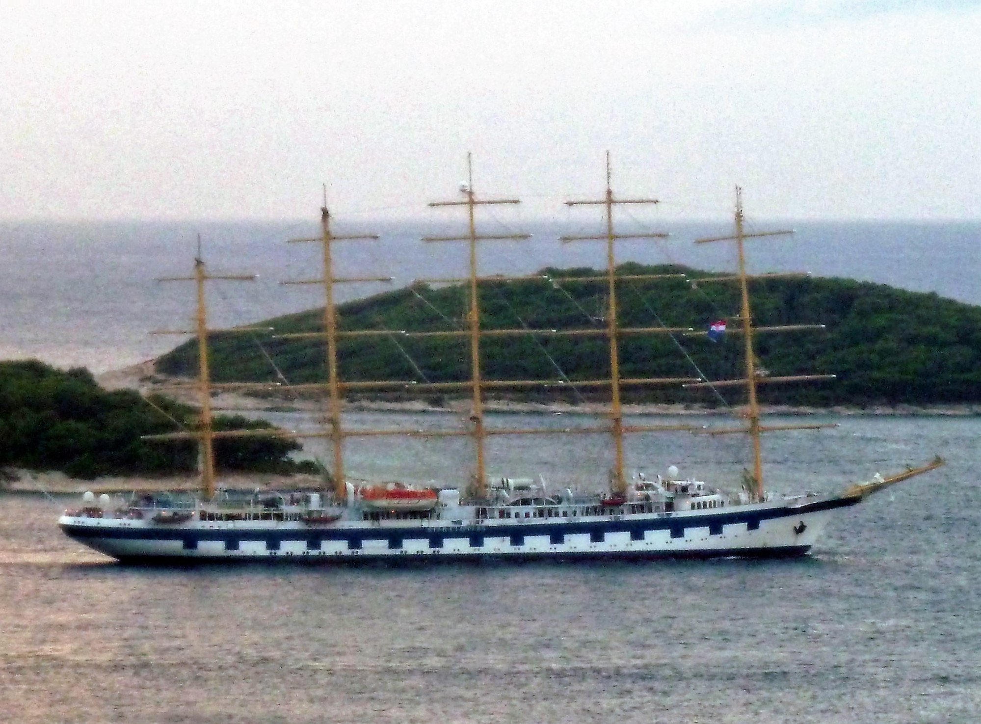 Star Clipper 5 mast cruise ship