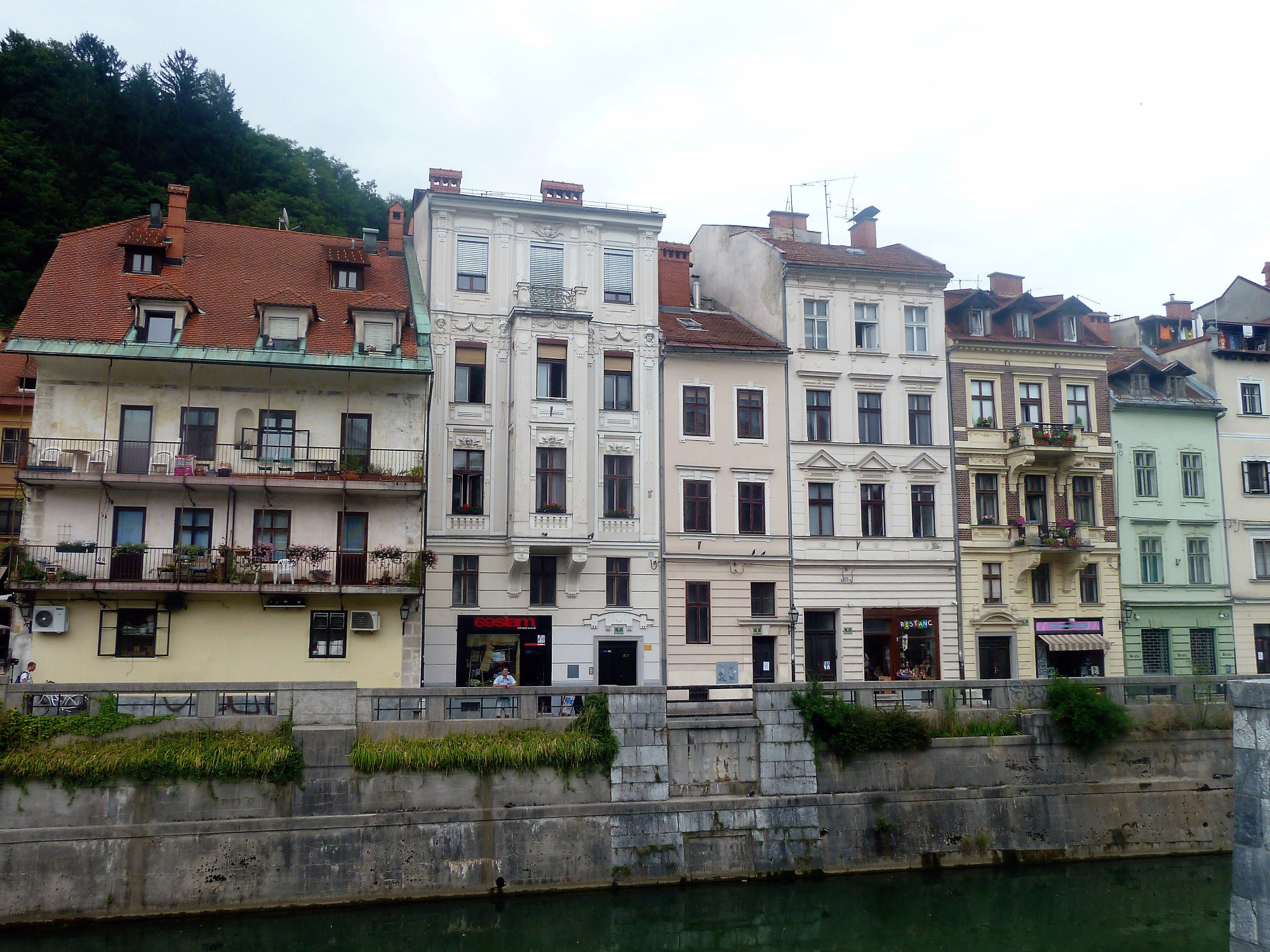 Gallusovo nabrežje embankment,