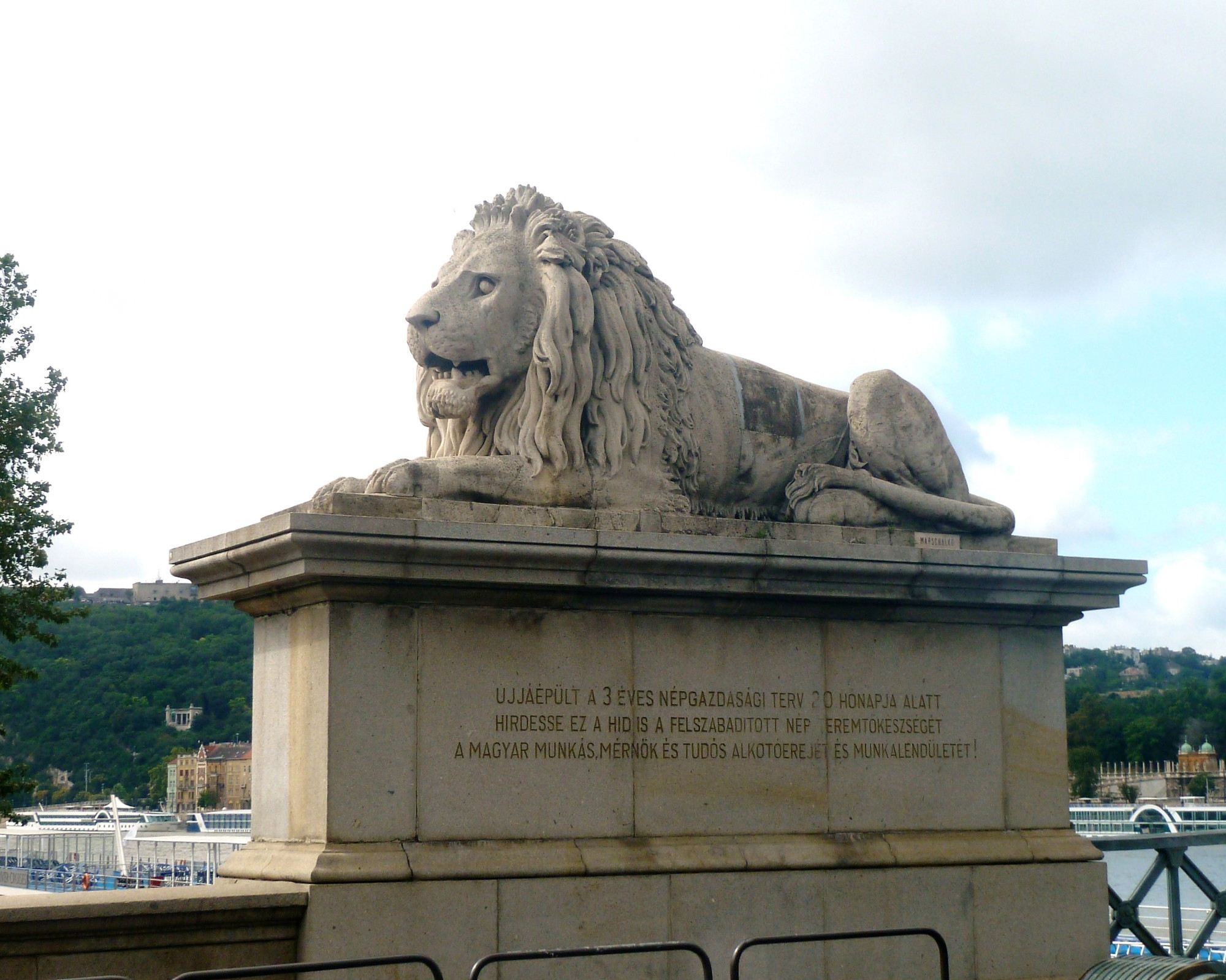 Lion Figure on the bridge