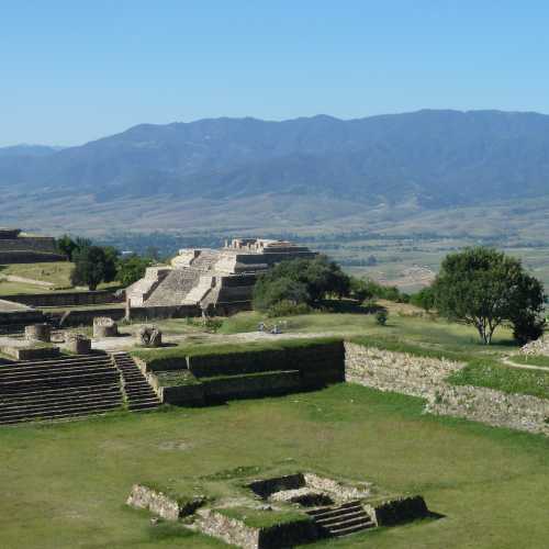 Ancient zapotec ruins 