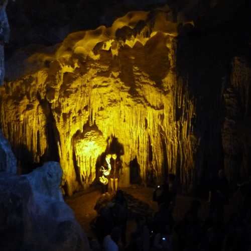 Virgin Cave, Вьетнам