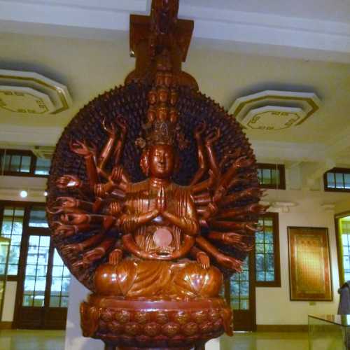 Statue of Avalokiteshvara Bodhisattva 