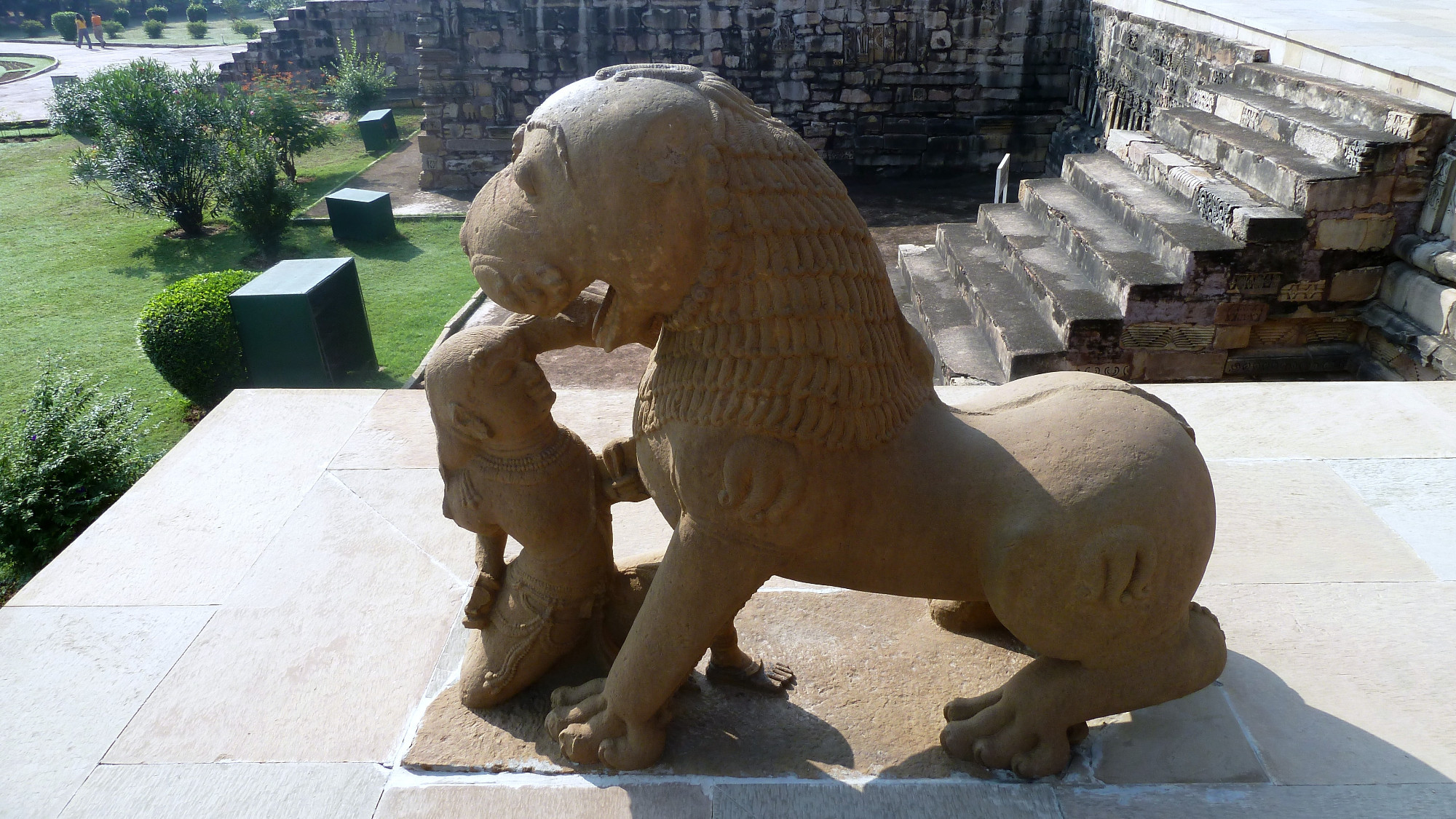 Lion statues, Devi Jagadambi Temple