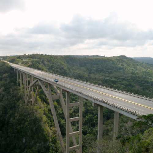Puente de Bacunayagua, Cuba
