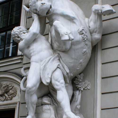 Hercales fighting Cretan Bull