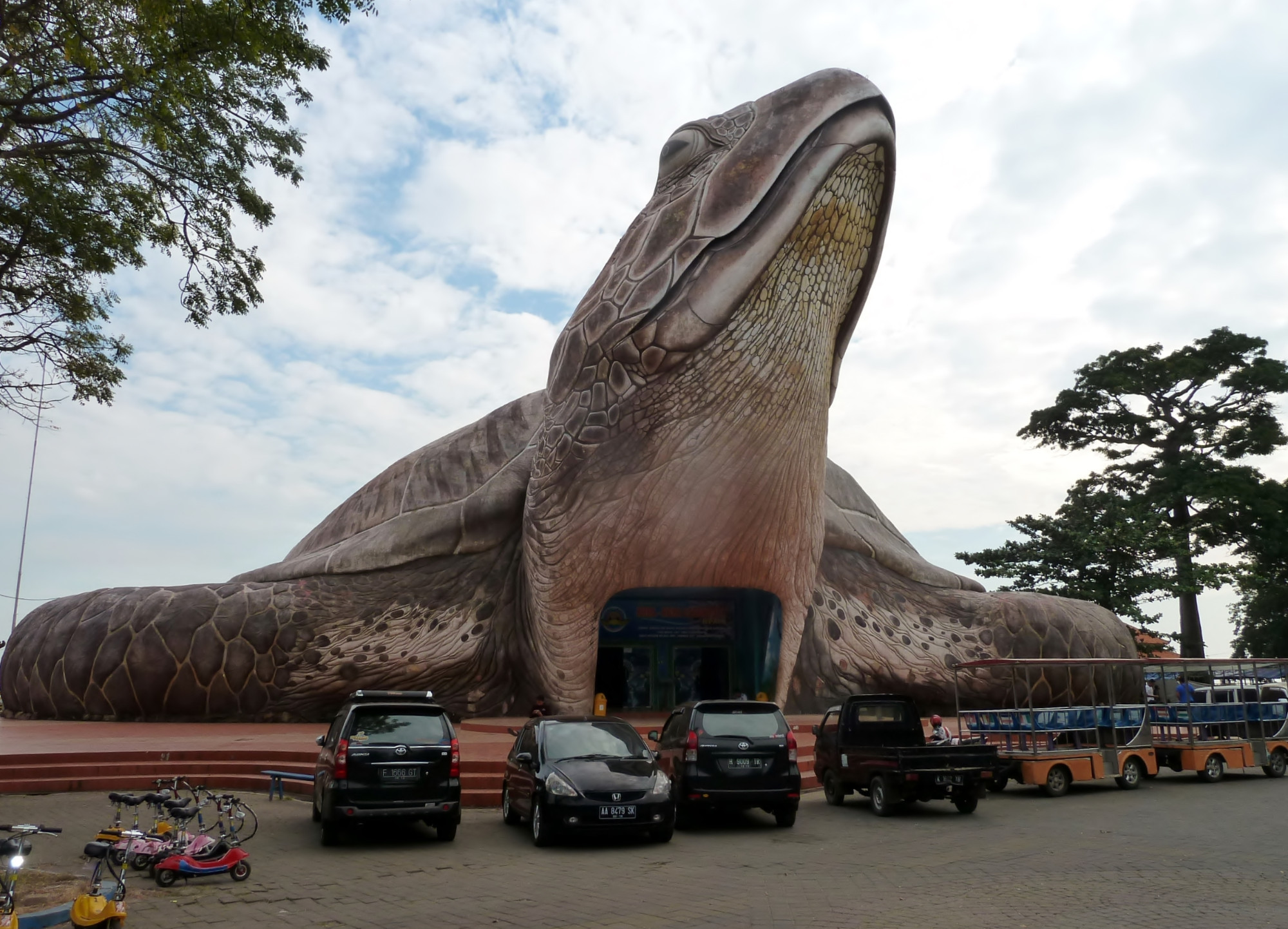 Pantai Kartini, Indonesia