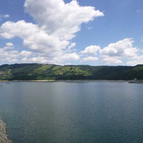 Large reservoir, dam & seasonal recreation area surrounded by a scenic mountain landscape.