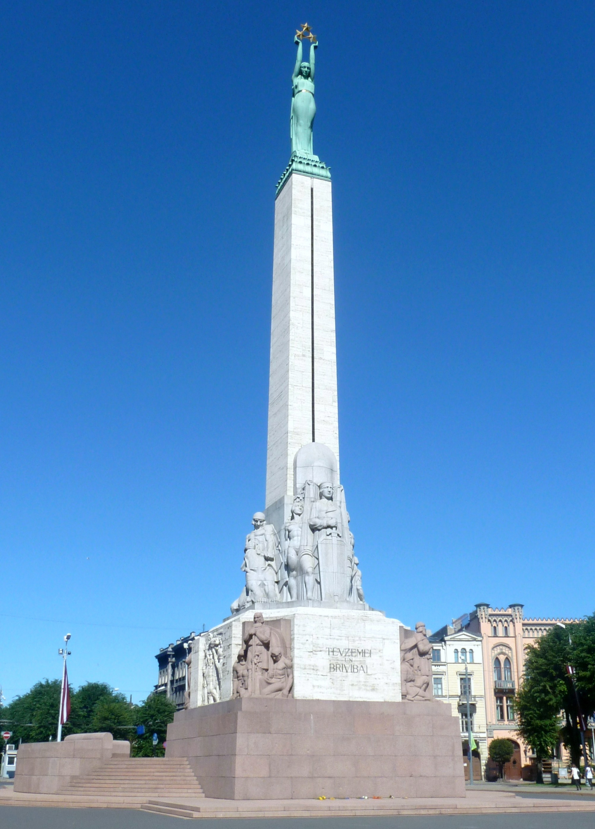 42m statue dedicated to Latvians who lost their lives fighting for independence between 1918 & 1920.