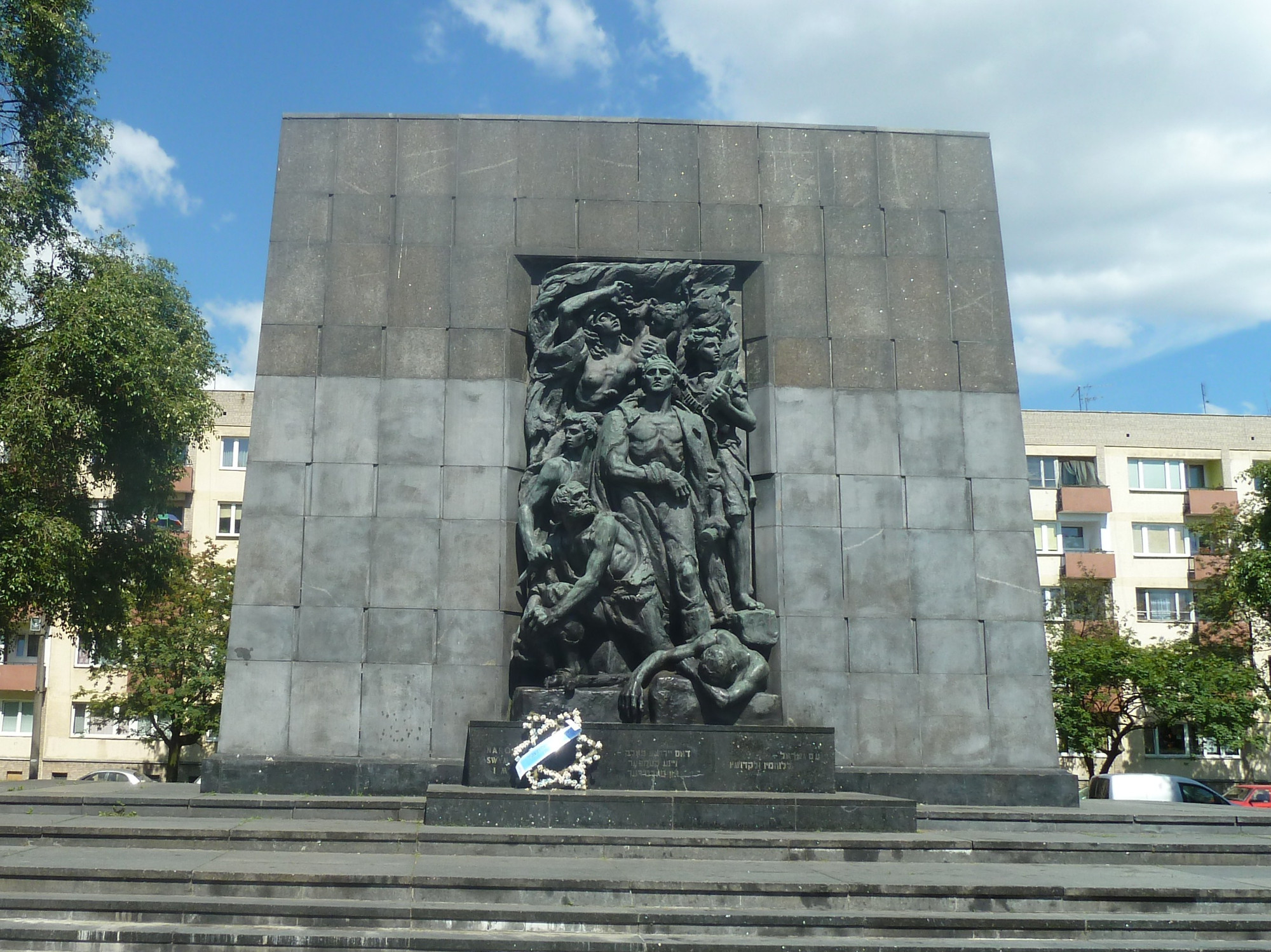 Monument to the Ghetto Heroes<br/>
