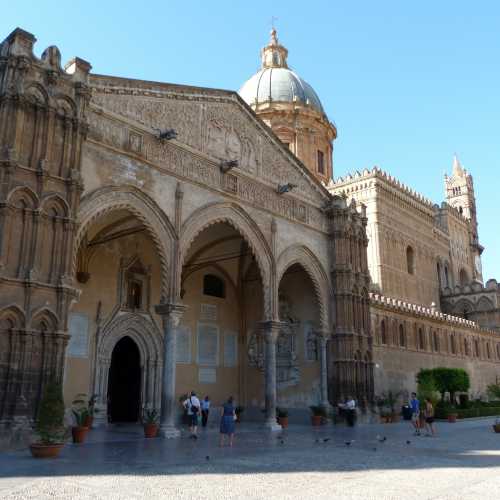 Cattedrale di Palermo, Monte di Pietà, Италия