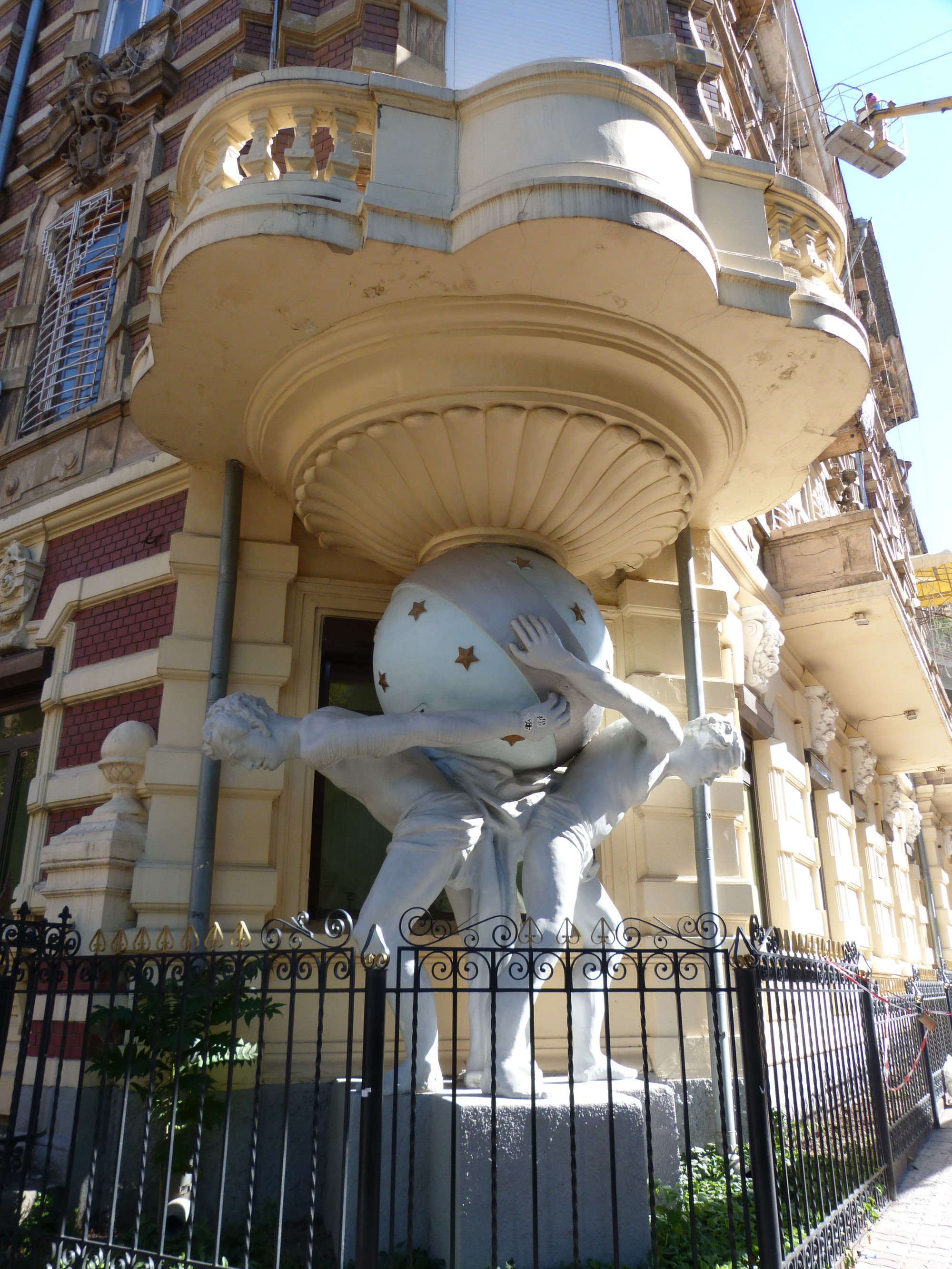 Faltz-Fein House (House with the Atlanteans), Украина