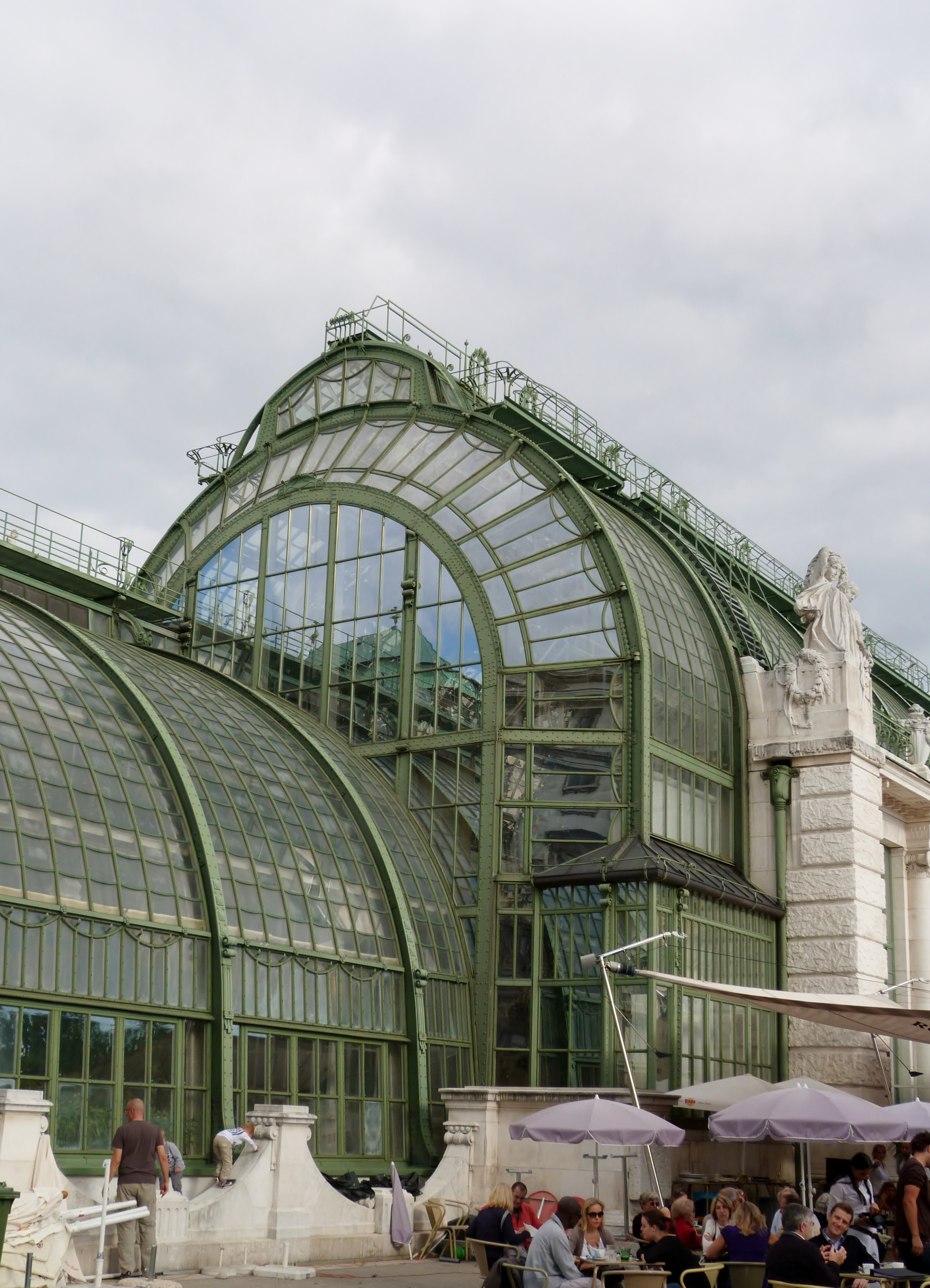 Schmetterlinghaus<br/>
Art nouveau palm house, home to hundreds of butterflies housed in a tropical rainforest setting.
