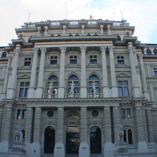 Justizpalast city Court