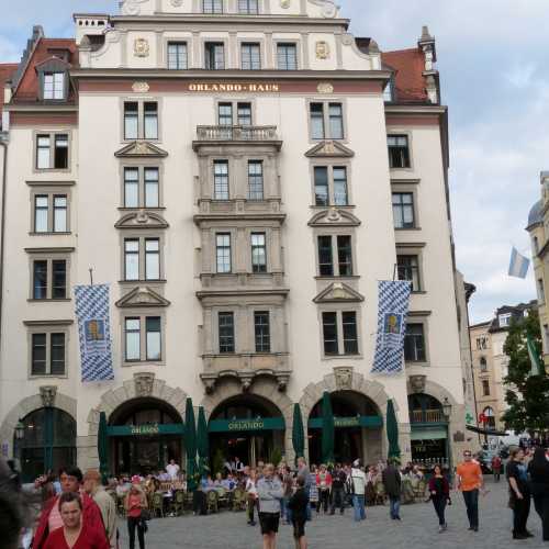 Orlando Haus am Platzl, historic building and brewery