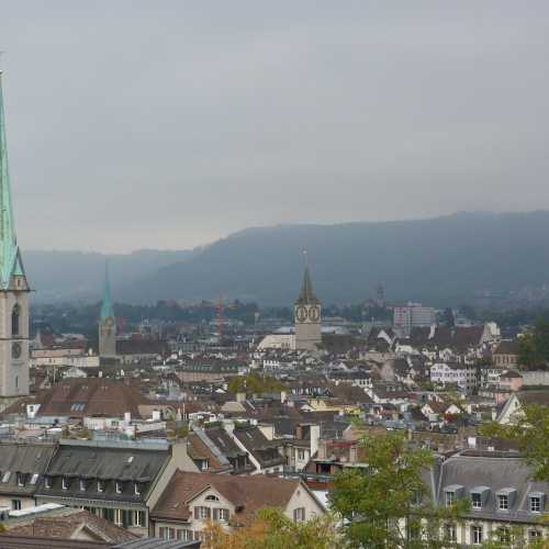 Overview Old Town/City with Church Steeples including Fraumünster in foreground