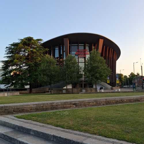 Эйлсбери, Великобритания